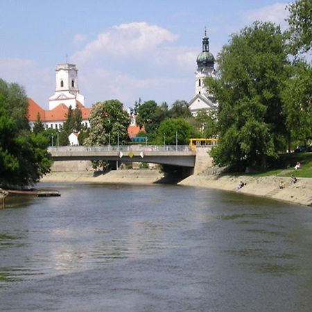 Hostel Maros Gyor Exterior photo