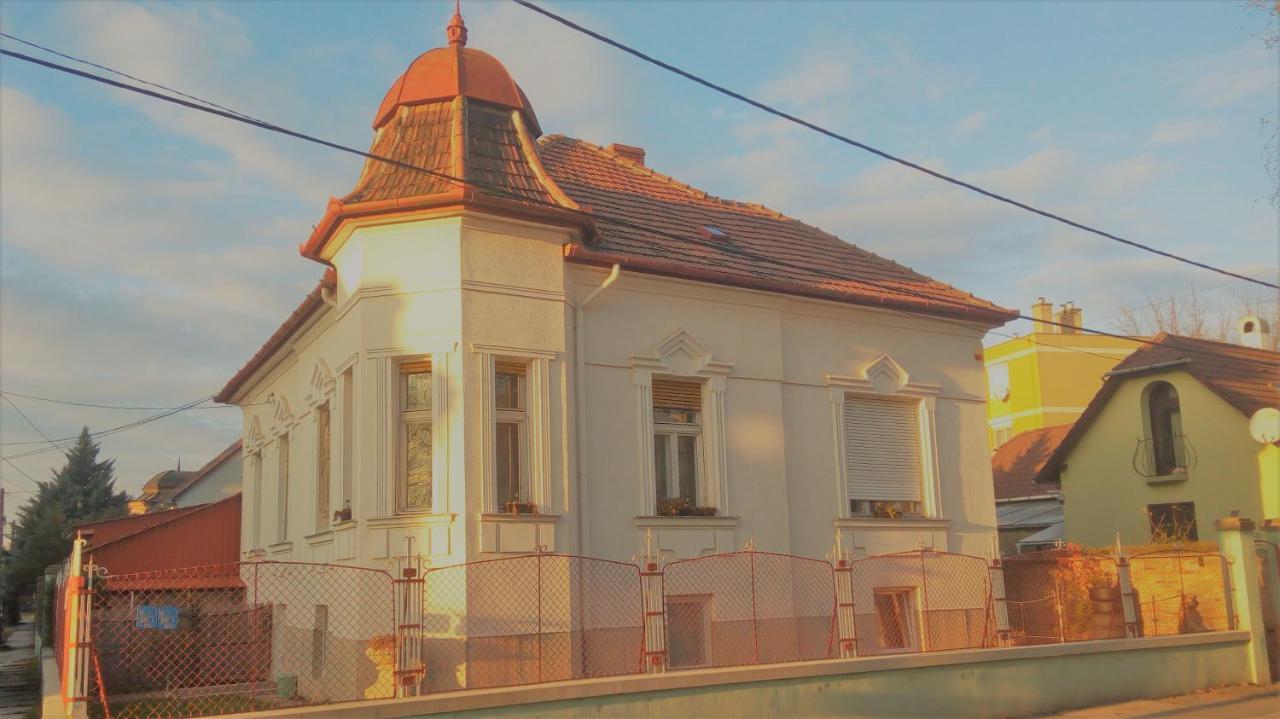 Hostel Maros Gyor Exterior photo
