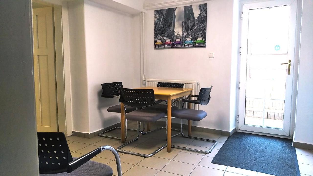 Hostel Maros Gyor Exterior photo