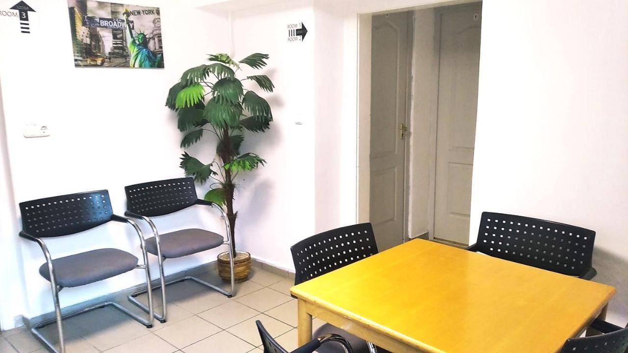 Hostel Maros Gyor Exterior photo