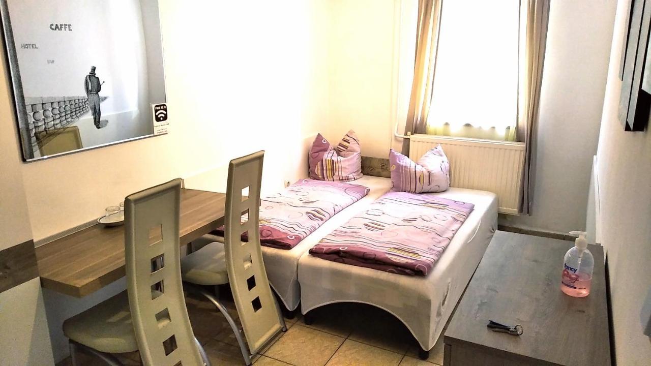 Hostel Maros Gyor Exterior photo
