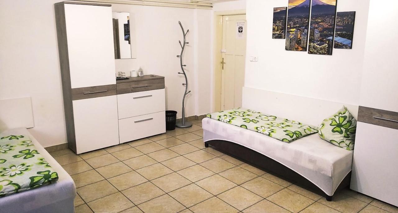 Hostel Maros Gyor Exterior photo